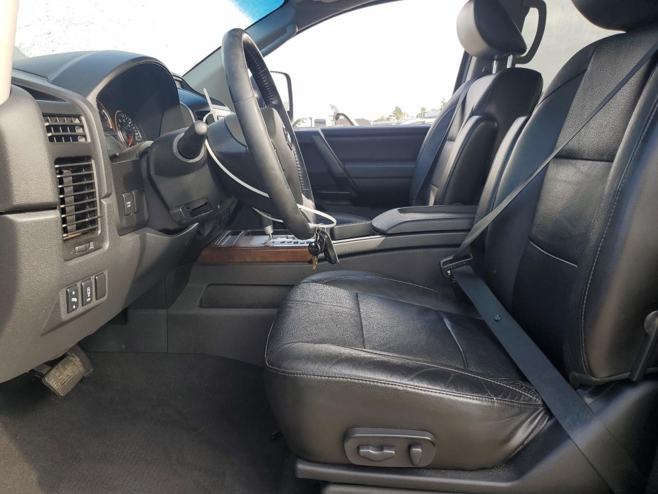 2010 Nissan Titan Xe - Image 7