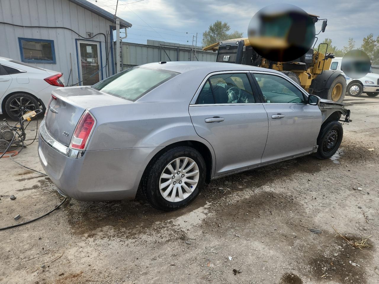 2013 Chrysler 300 - Фото 3