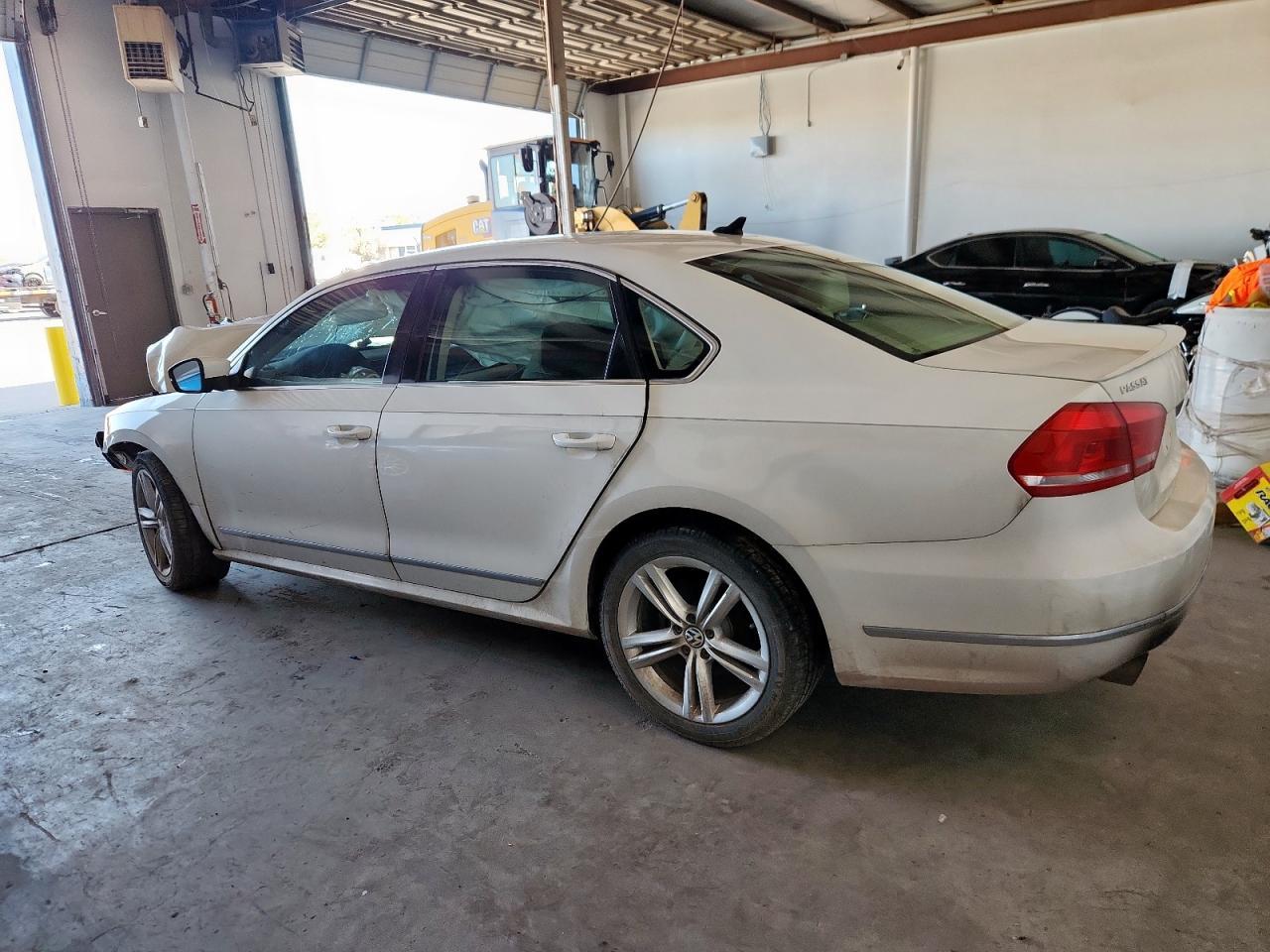 2014 Volkswagen Passat Sel - Фото 2