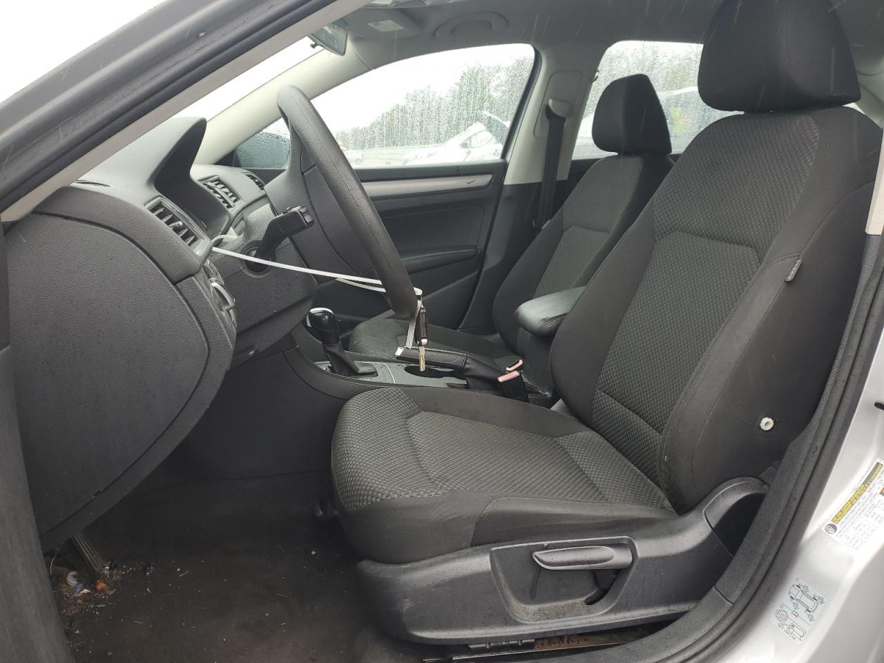 2012 Volkswagen Passat S - Image 7