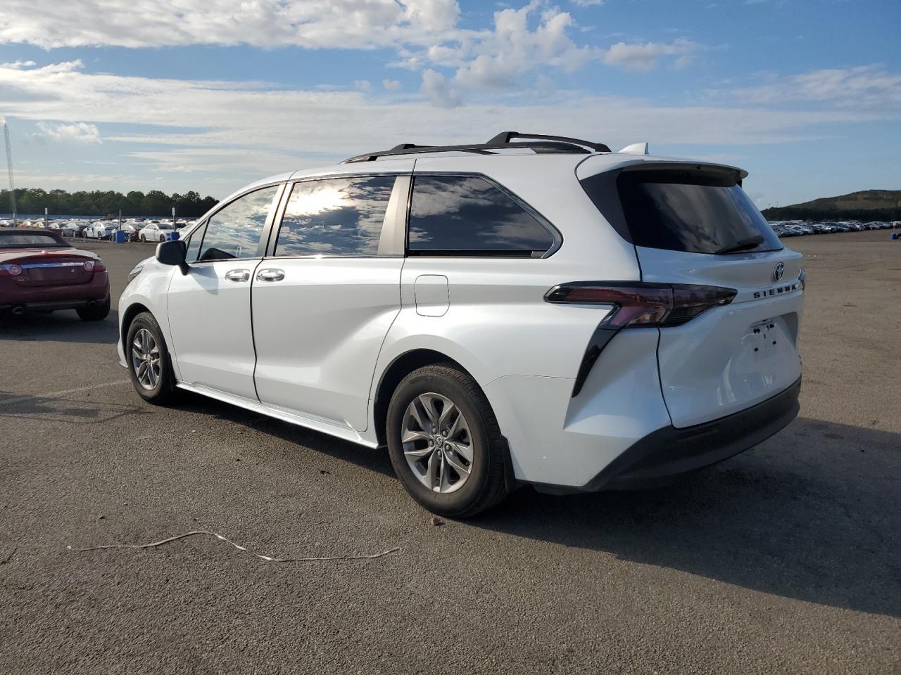 2024 Toyota Sienna Xle - Фото 2