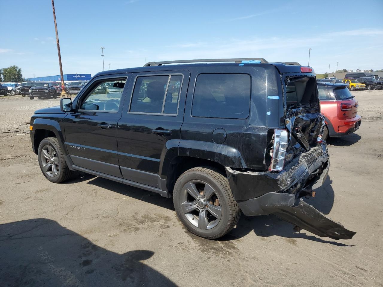 2015 Jeep Patriot Latitude - Фото 2