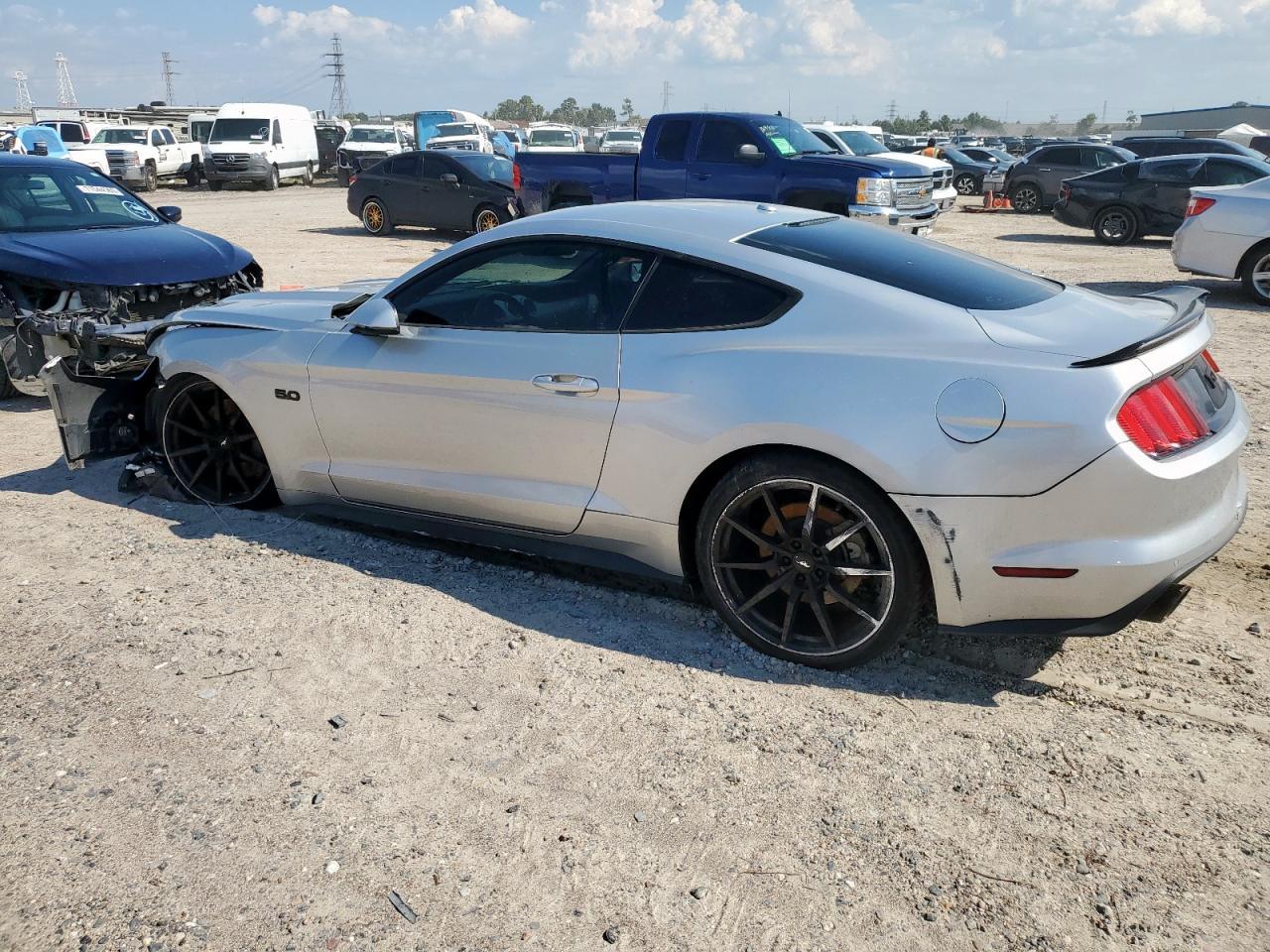 2015 Ford Mustang Gt - Фото 2