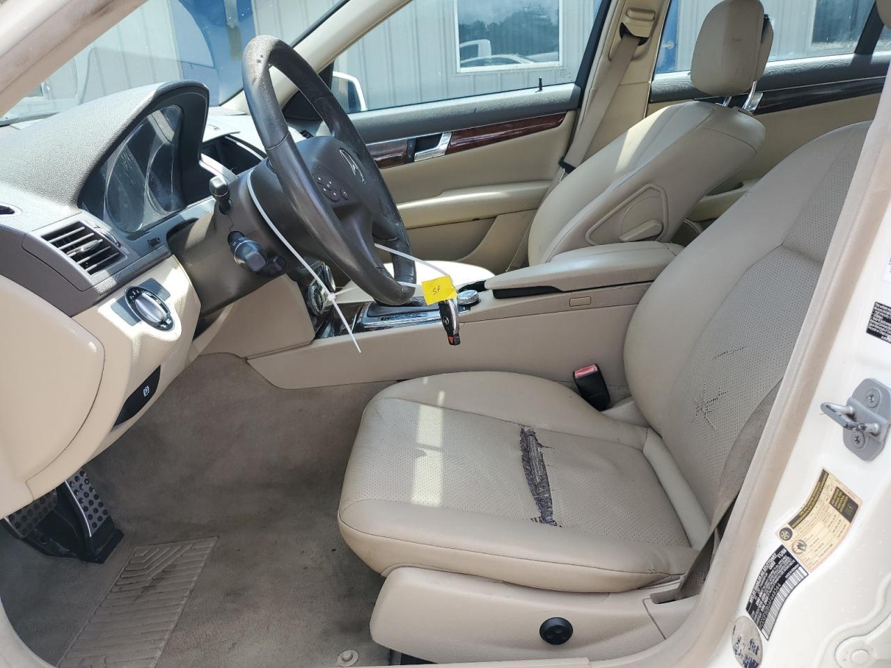 2010 Mercedes-Benz C 300 - Фото 7