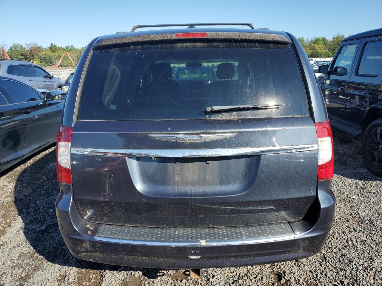 2014 Chrysler Town & Country Touring - Фото 6