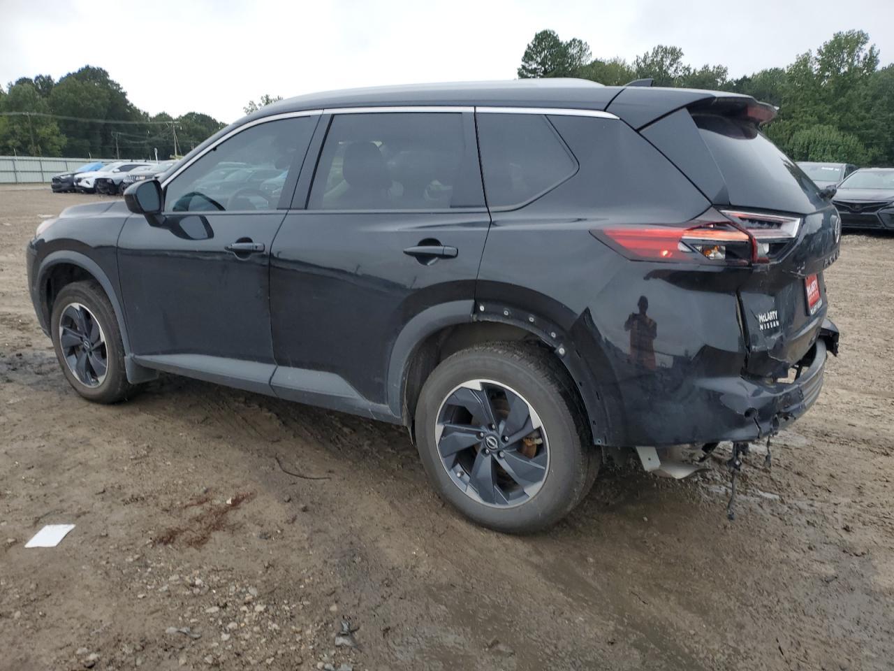 2024 Nissan Rogue Sv - Image 2