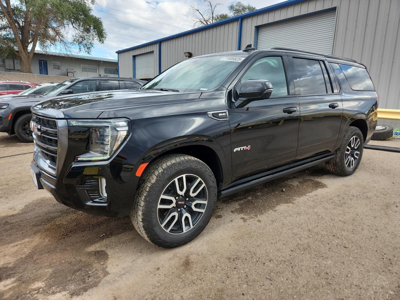 2023 GMC Yukon Xl K1500 At4