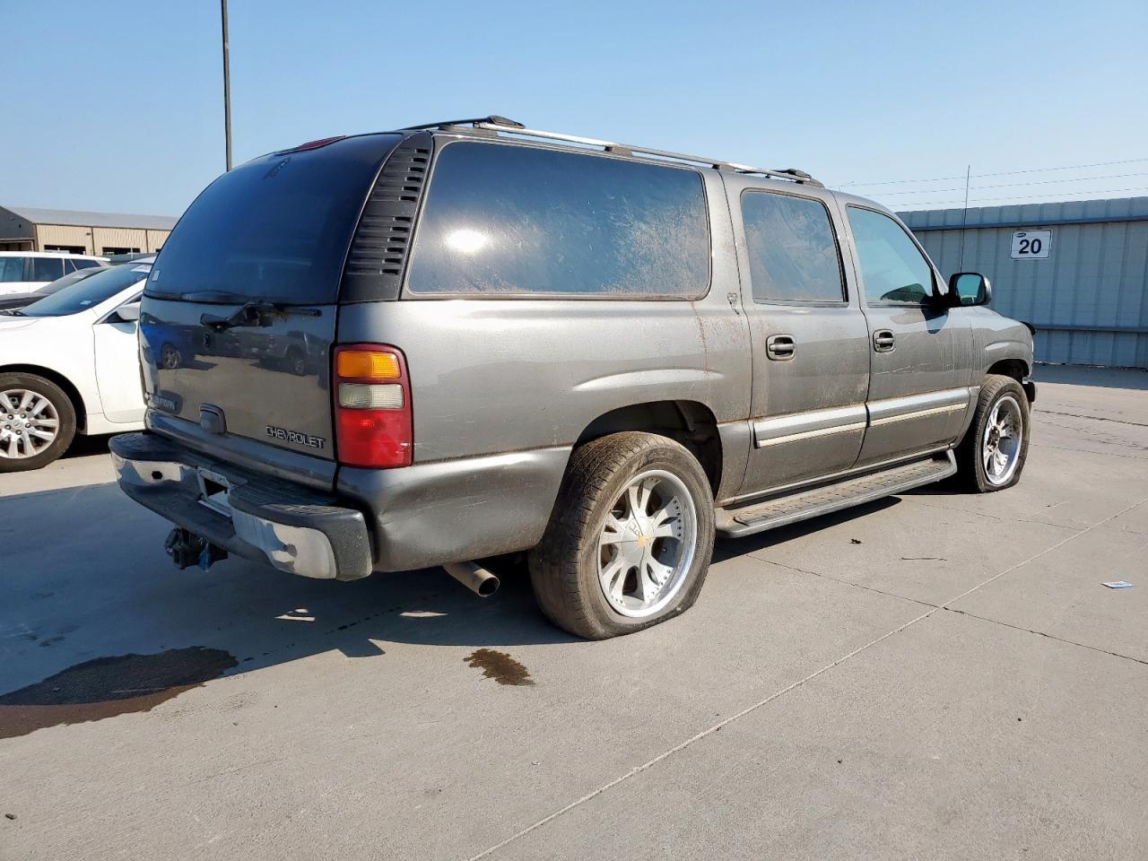 2001 Chevrolet Suburban C1500 - Image 3