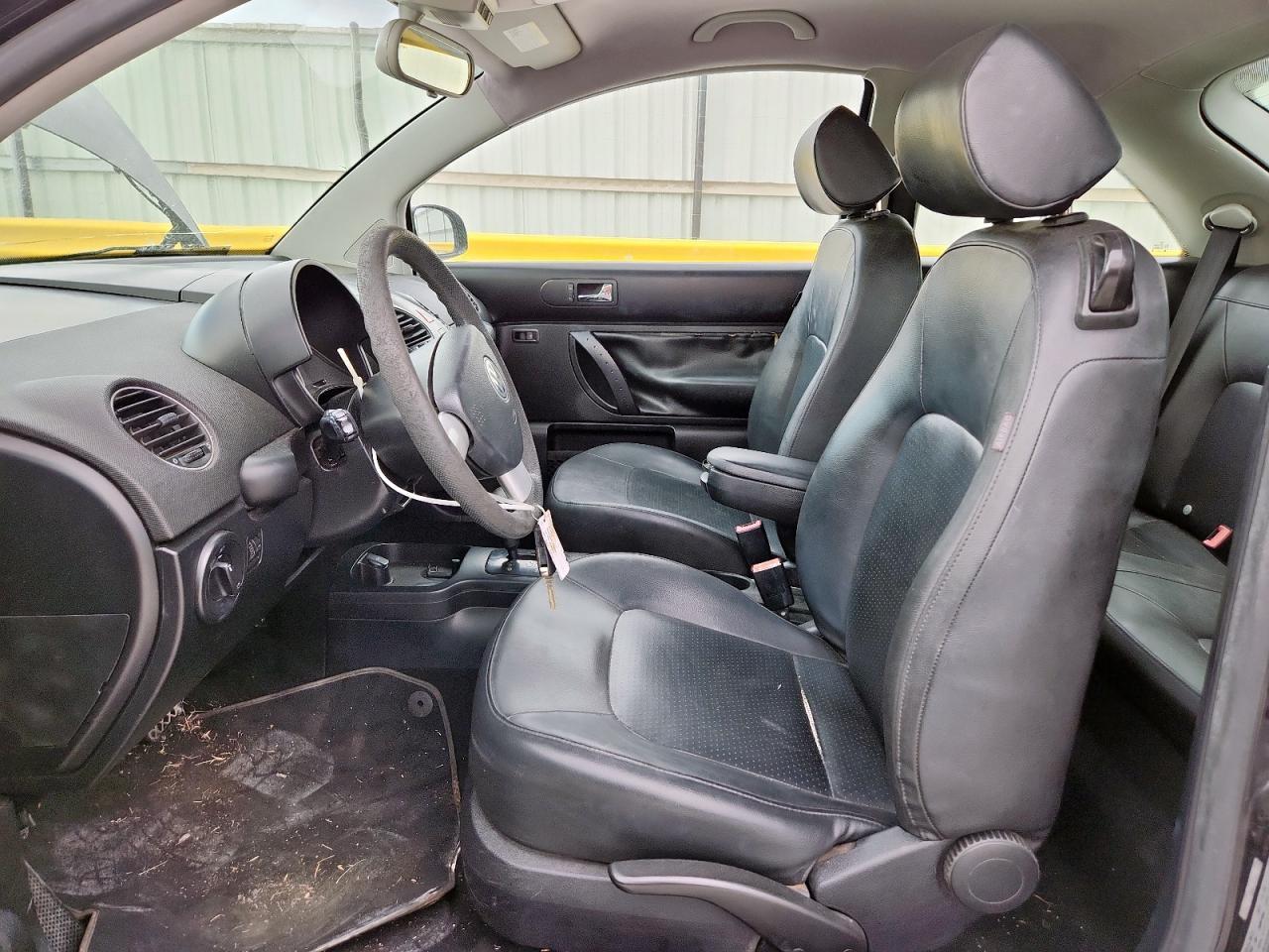 2010 Volkswagen New Beetle - Фото 7