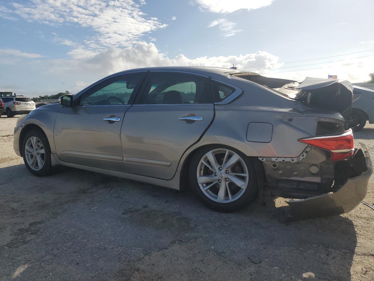 2015 Nissan Altima 2.5 - Фото 2