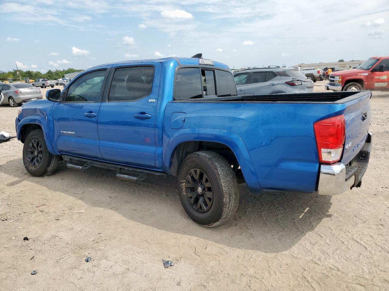 2017 Toyota Tacoma Double Cab - Фото 2