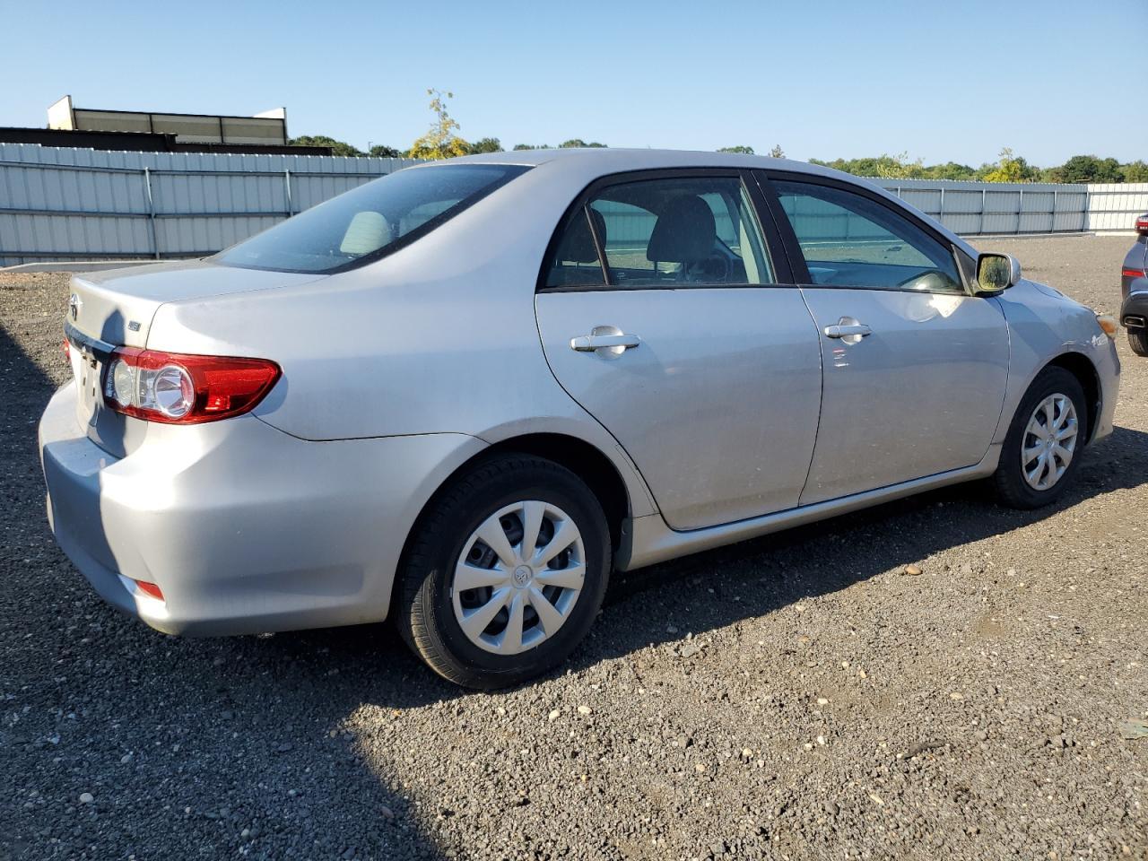 2011 Toyota Corolla Base - Фото 3