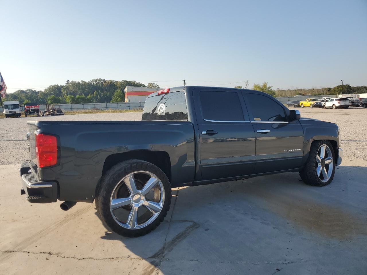 2017 Chevrolet Silverado C1500 Lt - Image 3