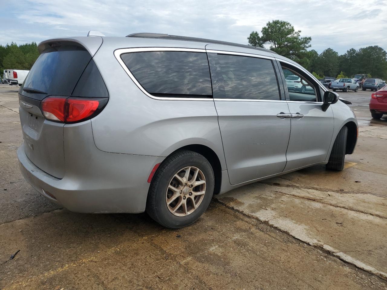 2020 Chrysler Voyager Lxi - Фото 3