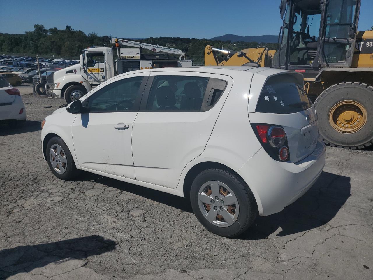 2016 Chevrolet Sonic - Фото 2