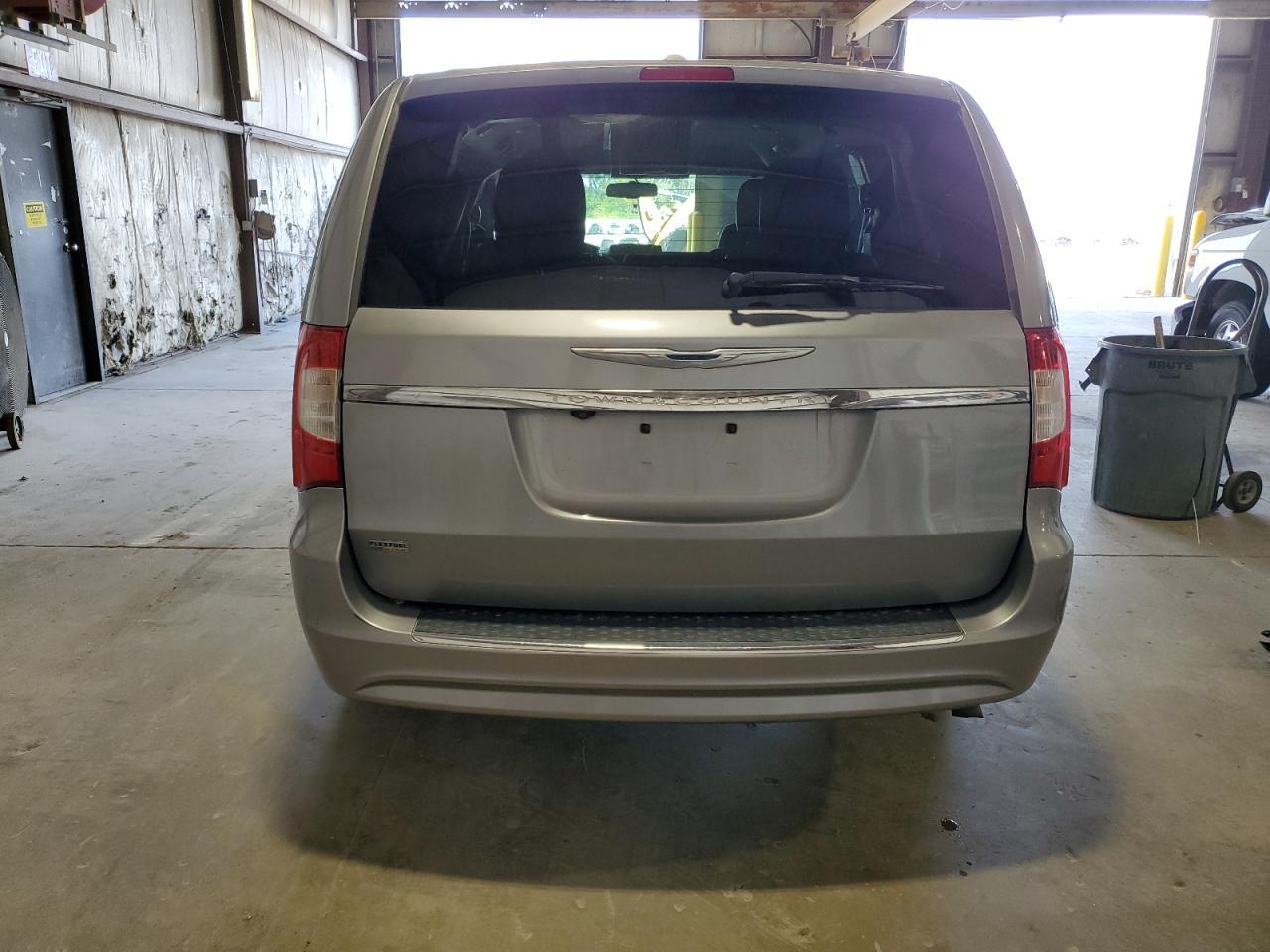 2014 Chrysler Town & Country Touring - Фото 6