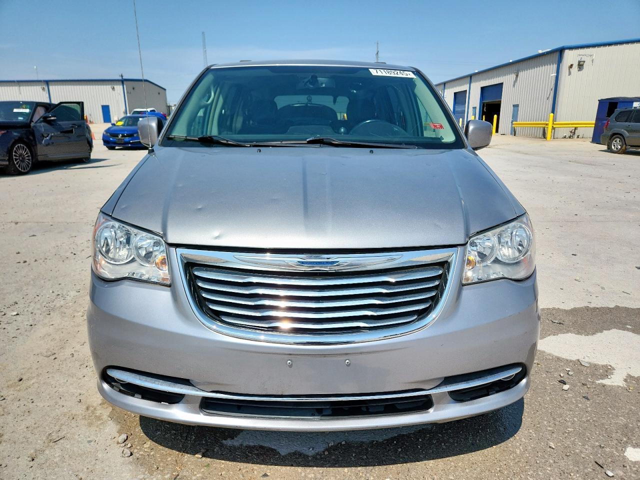 2016 Chrysler Town & Country Touring - Фото 5