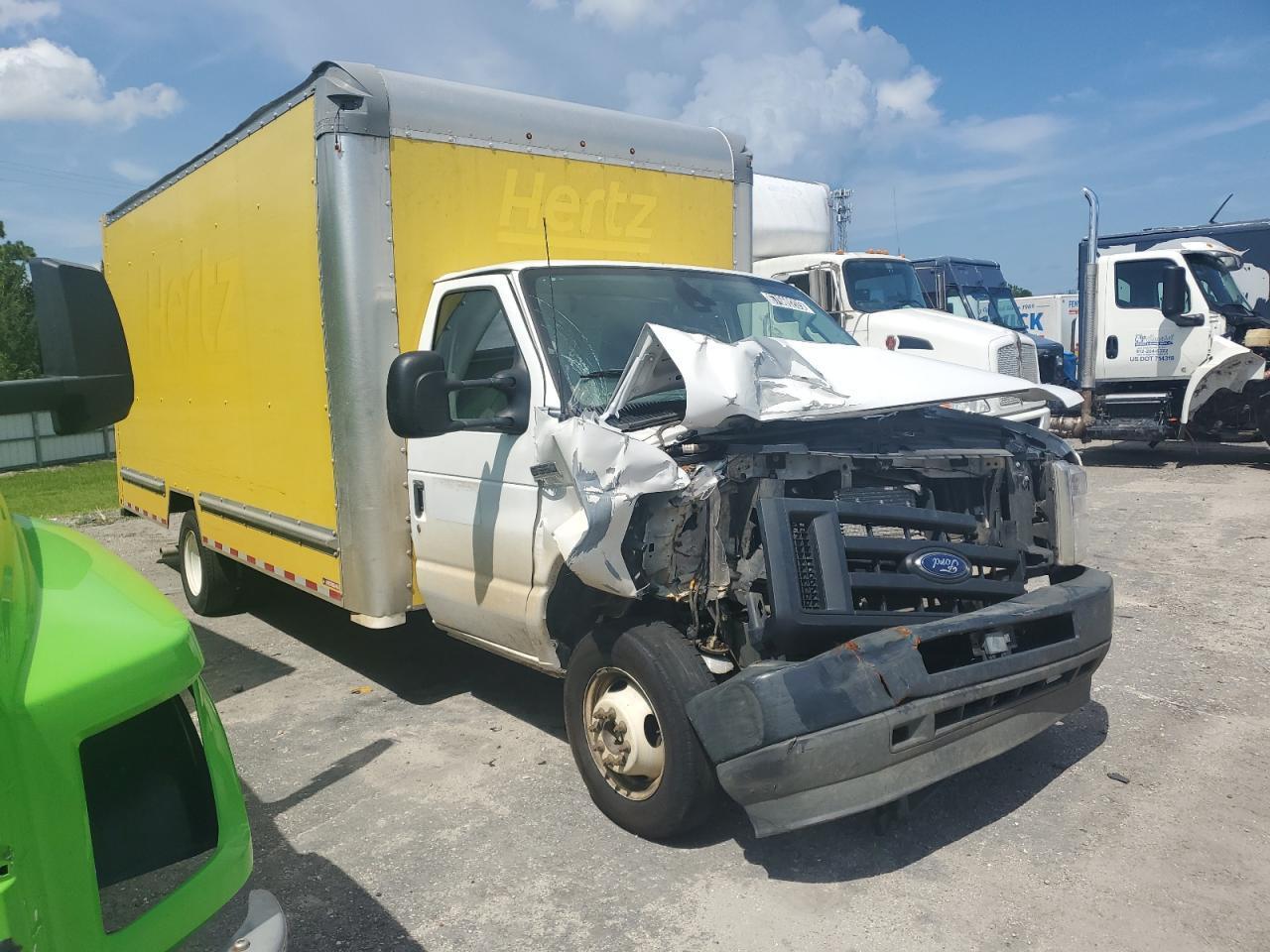 2023 Ford Econoline E350 Super Duty Cutaway Van - Image 4