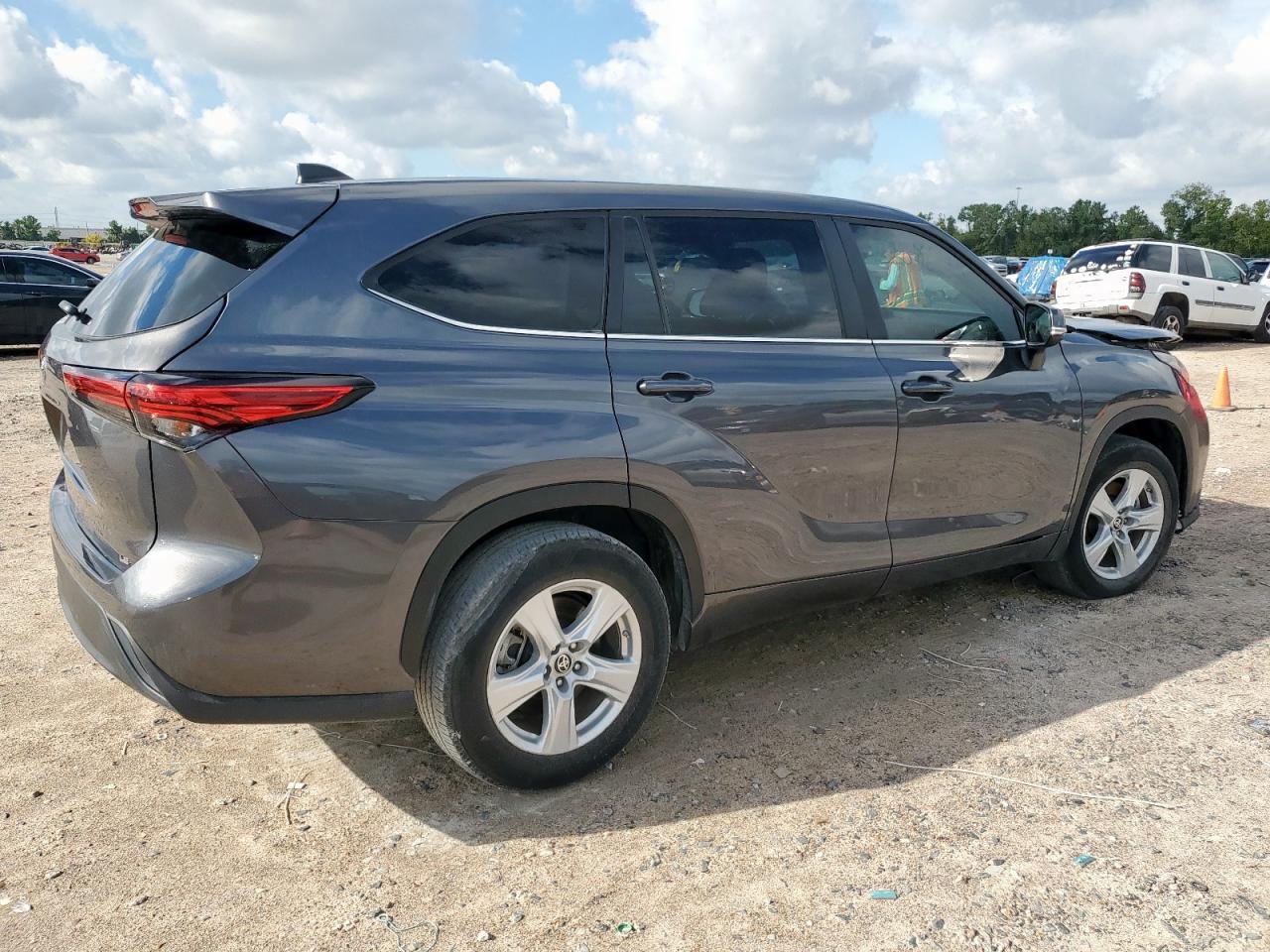 2023 Toyota Highlander L - Фото 3