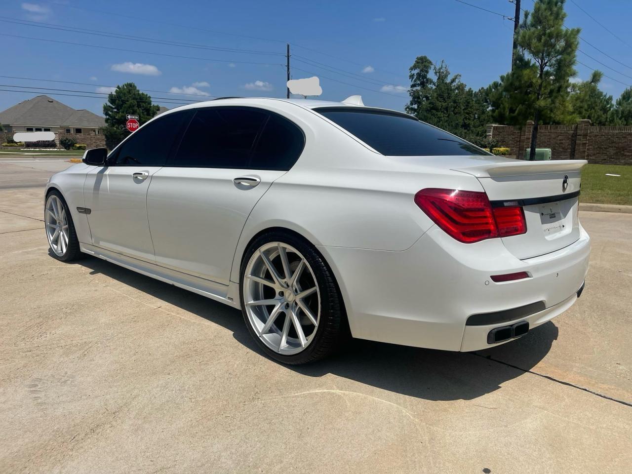 2010 BMW 750 Li - Фото 3