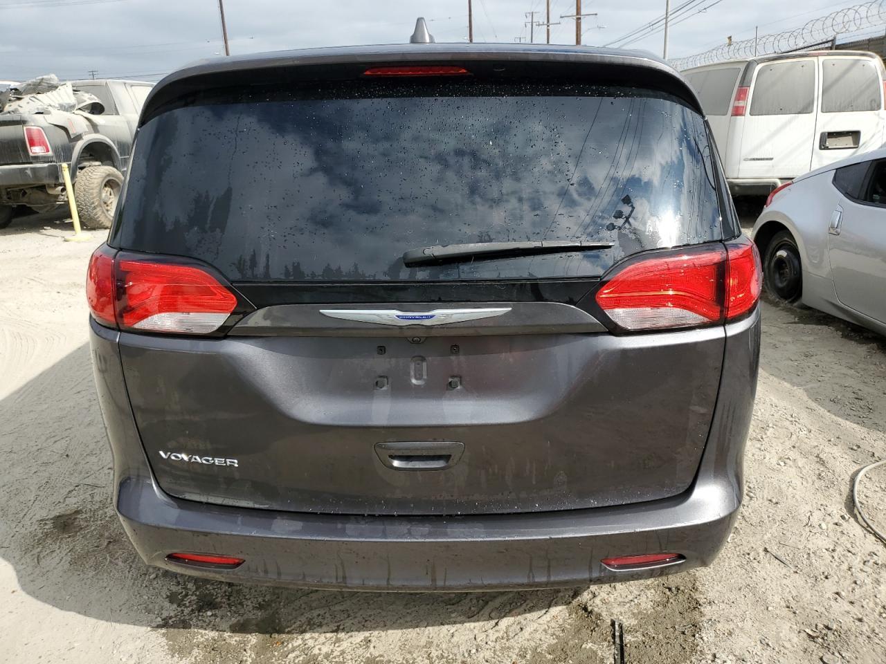 2020 Chrysler Voyager Lx - Image 6