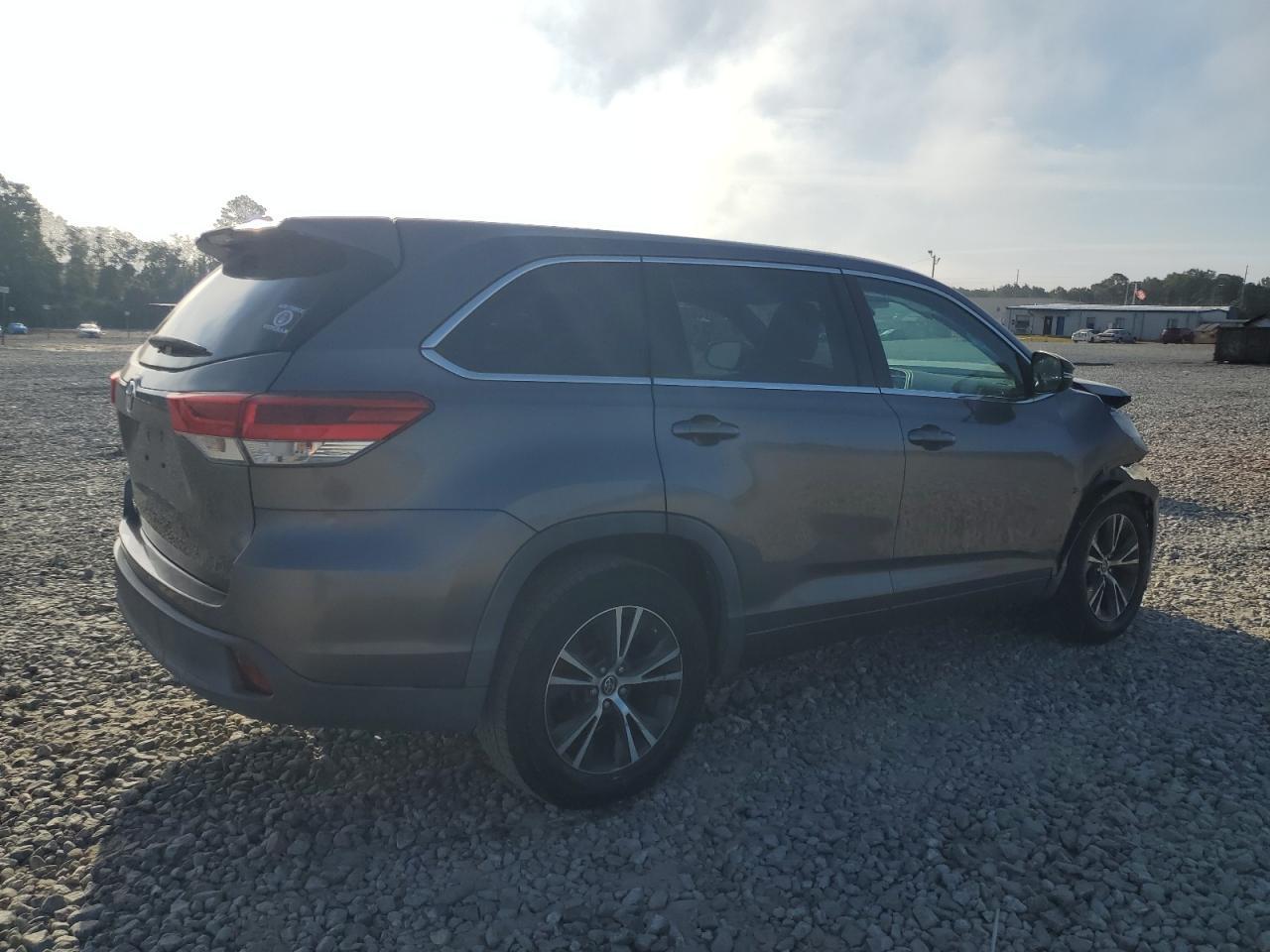 2018 Toyota Highlander Le - Фото 3