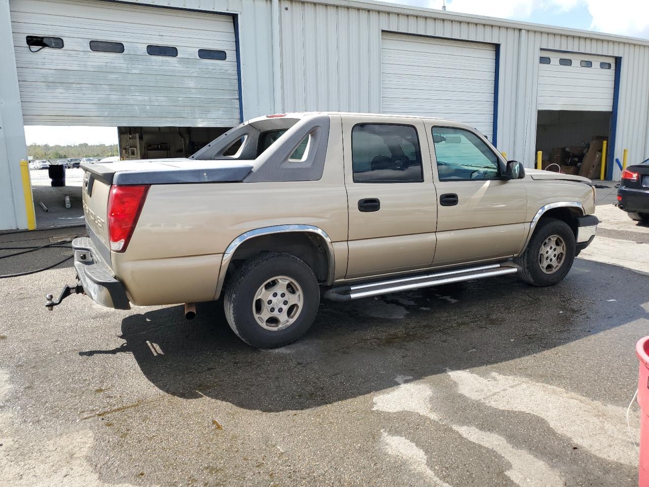 2006 Chevrolet Avalanche C1500 - Image 3