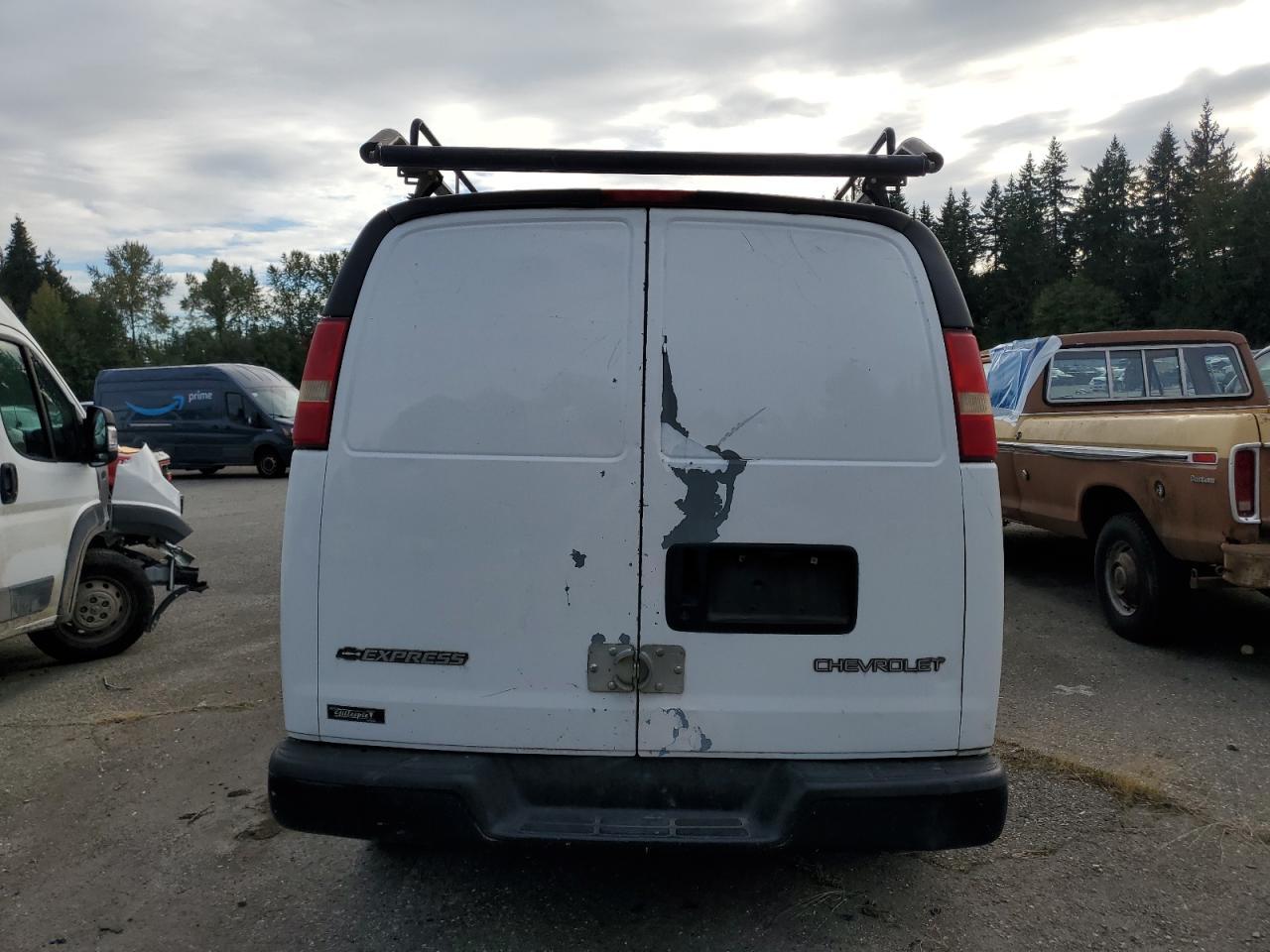 2005 Chevrolet Express G2500 - Image 6