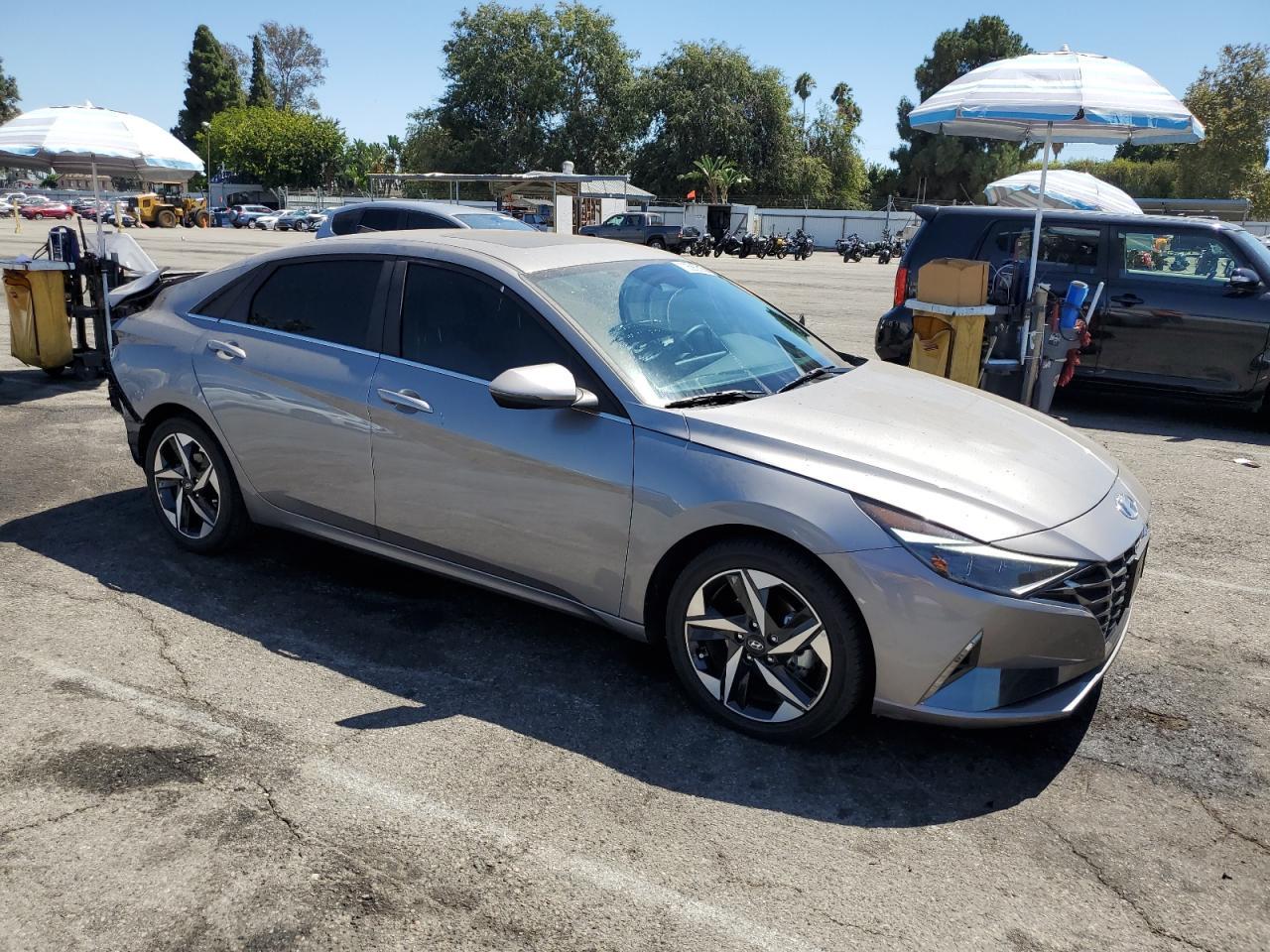 2023 Hyundai Elantra Limited - Image 4