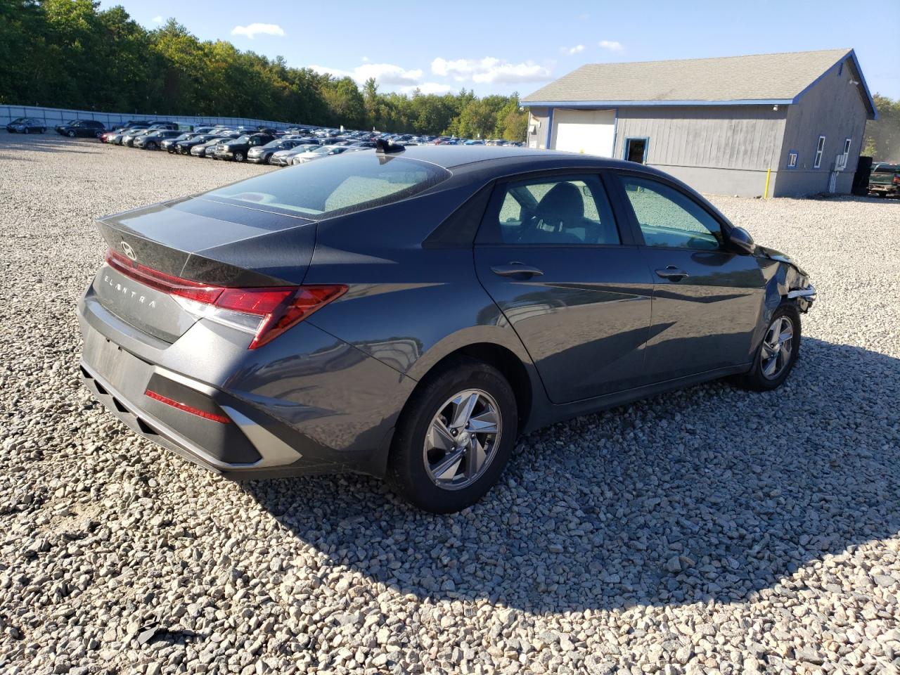 2025 Hyundai Elantra - Image 3