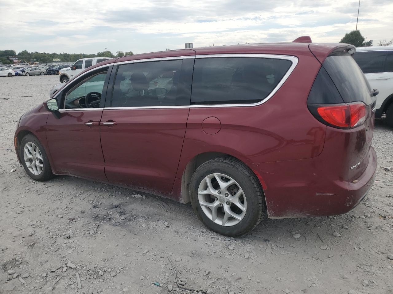 2017 Chrysler Pacifica Touring L - Фото 2