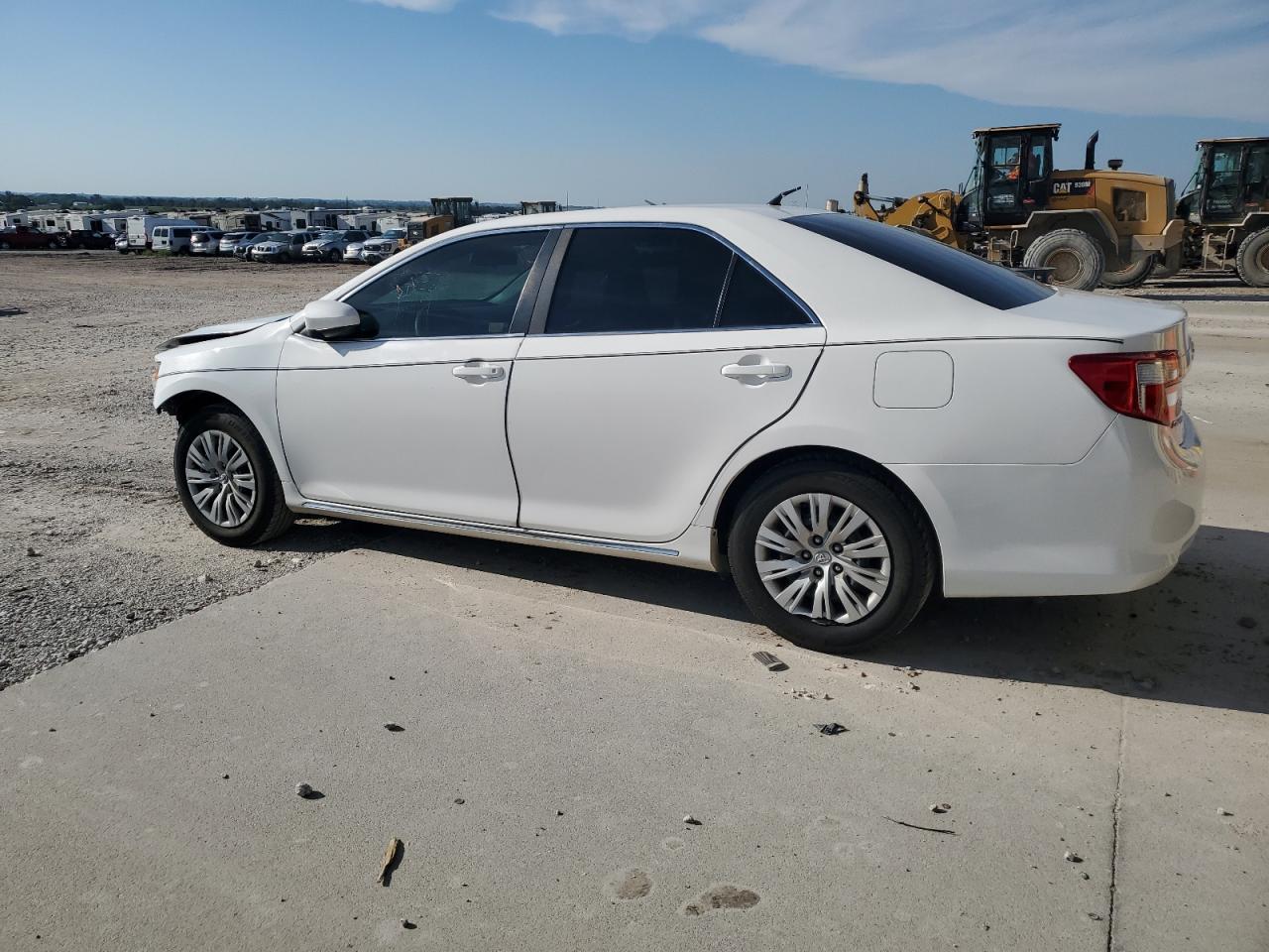 2014 Toyota Camry L - Фото 2