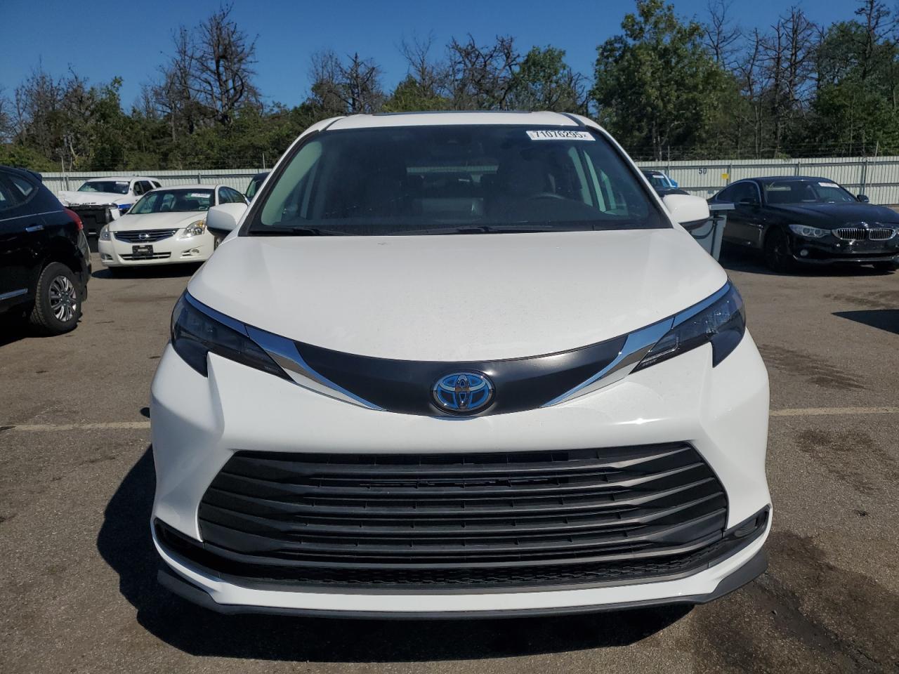 2024 Toyota Sienna Le - Фото 5