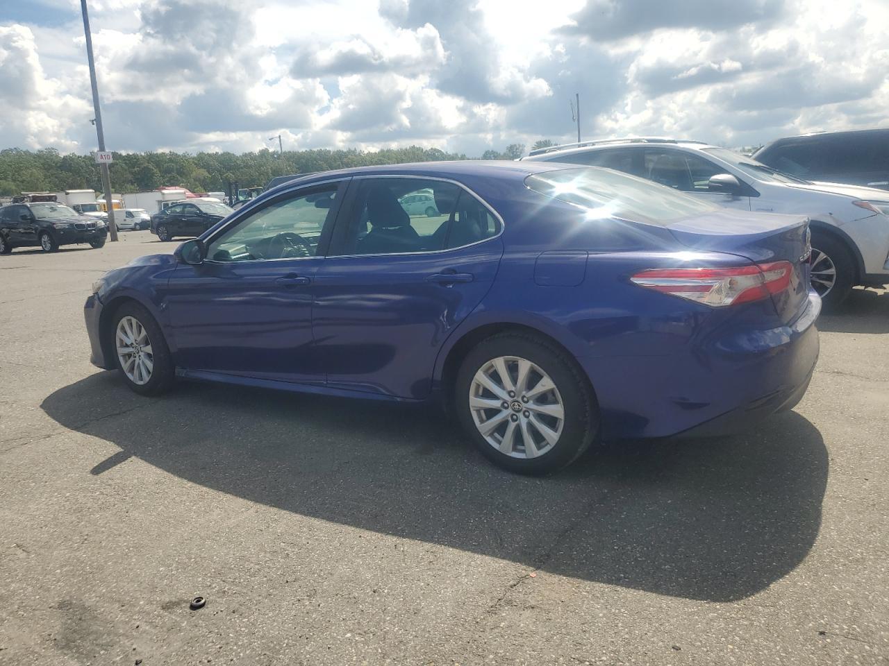 2018 Toyota Camry L - Фото 2