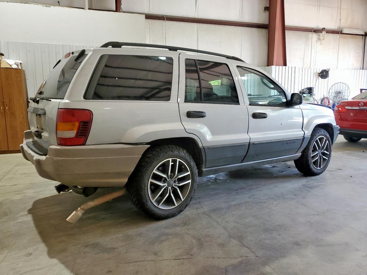 2004 Jeep Grand Cherokee Laredo - Image 3