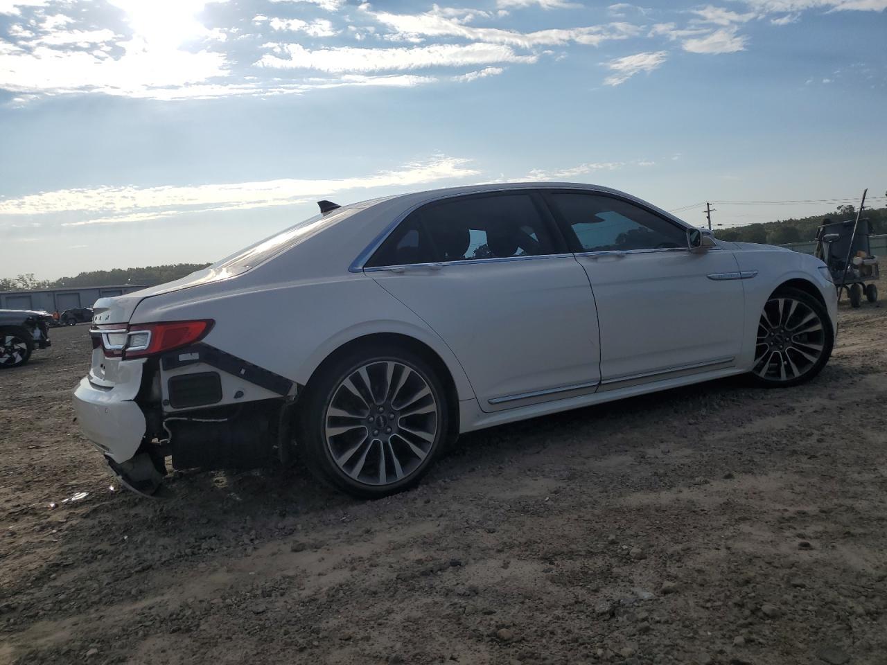 2018 Lincoln Continental Select - Фото 3