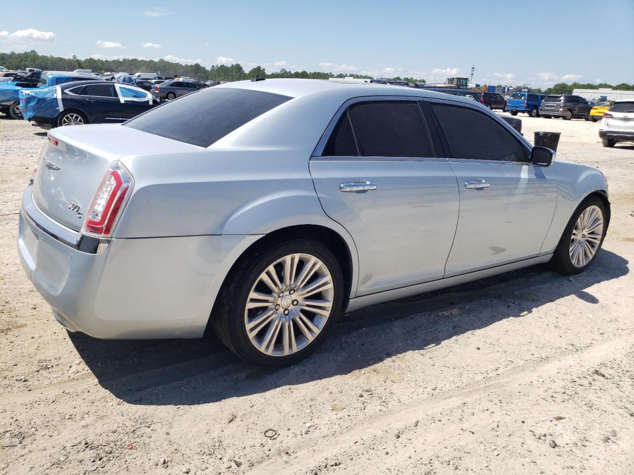 2013 Chrysler 300C - Фото 3