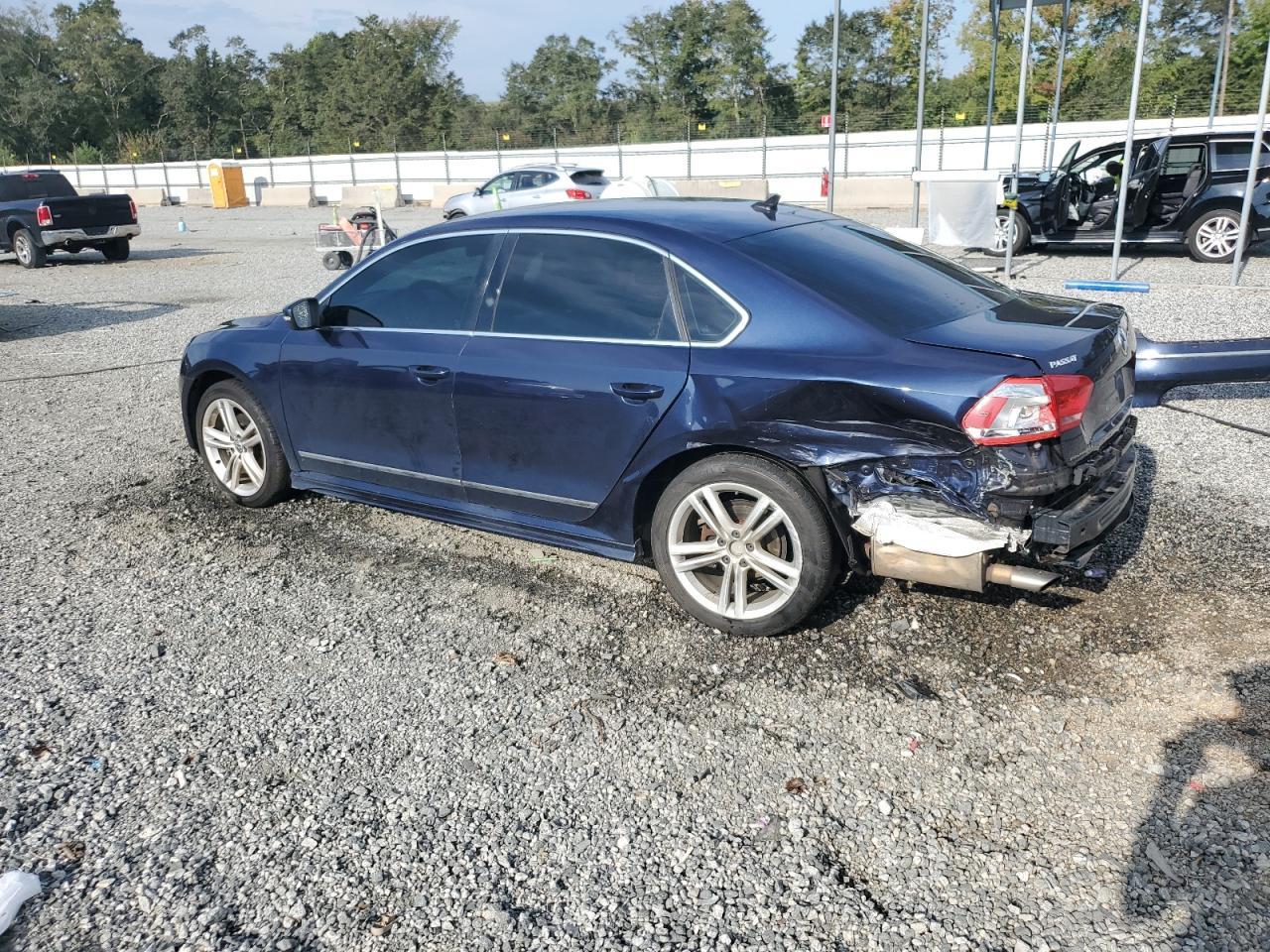 2015 Volkswagen Passat Sel - Image 2