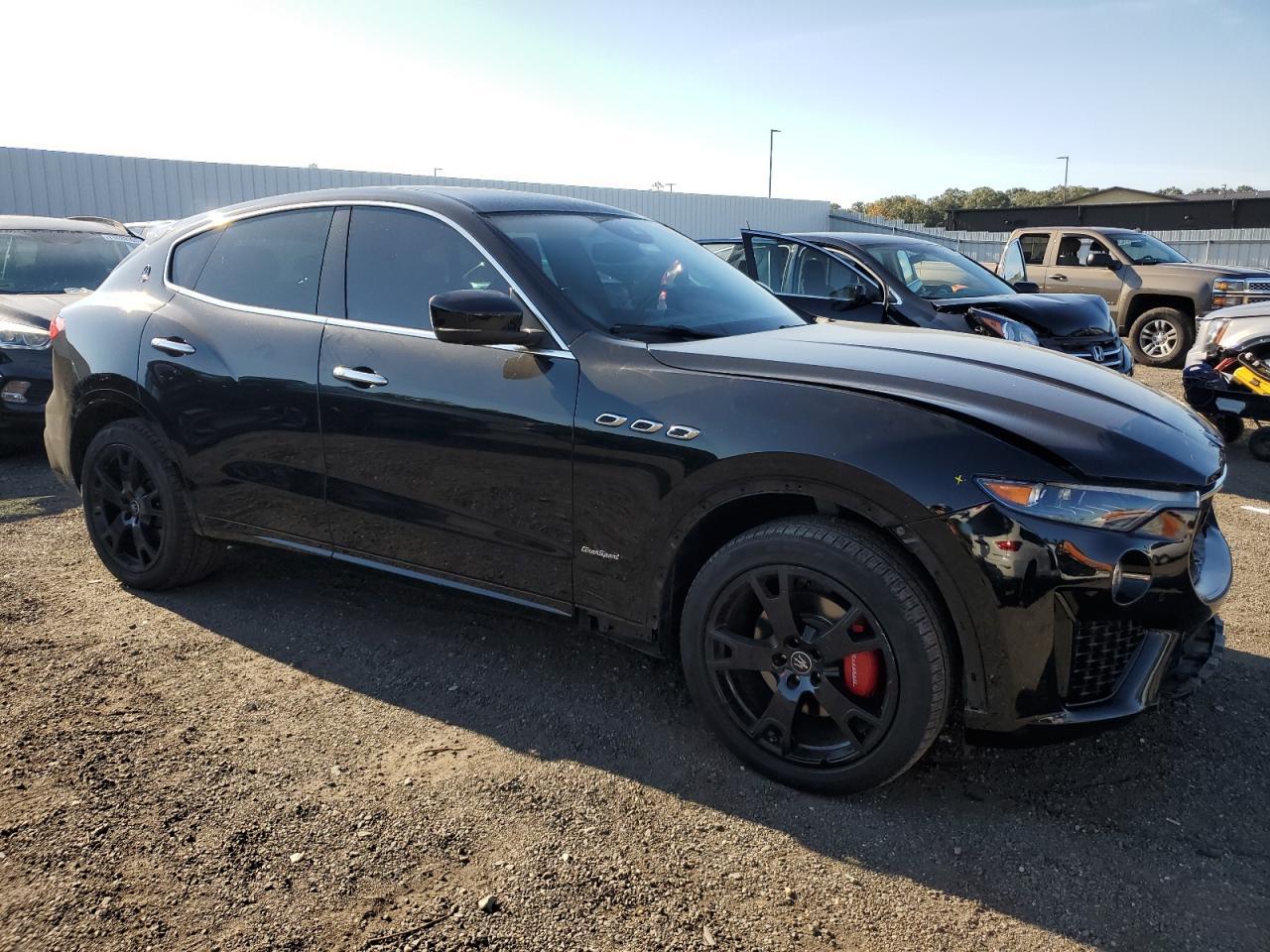 2020 Maserati Levante Sport - Фото 4