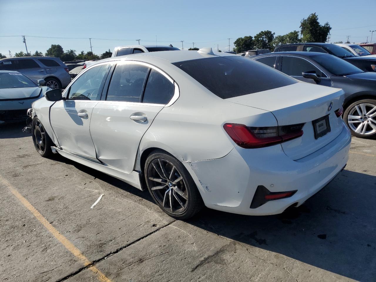 2019 BMW 330I - Фото 2
