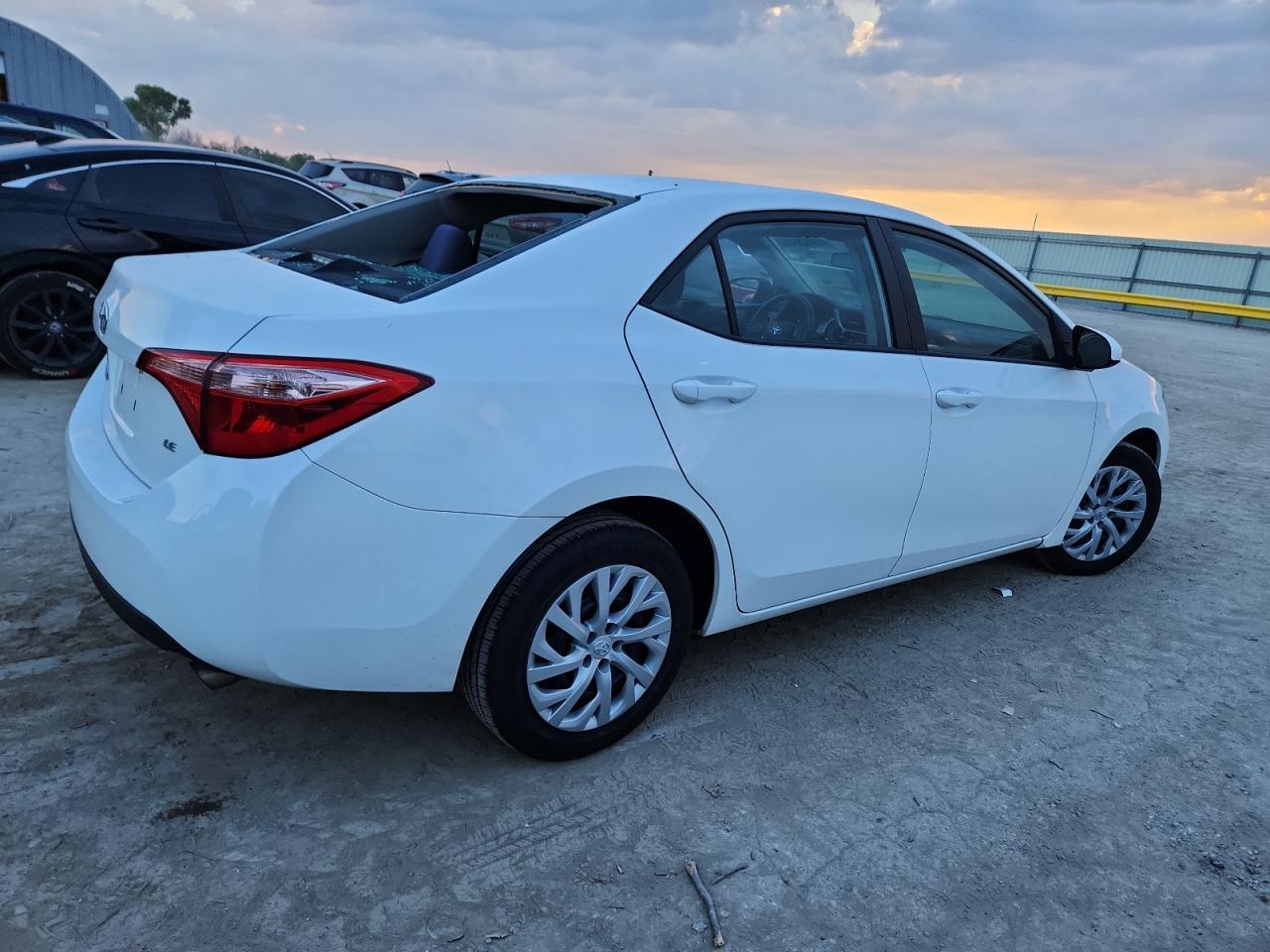 2018 Toyota Corolla L - Фото 3