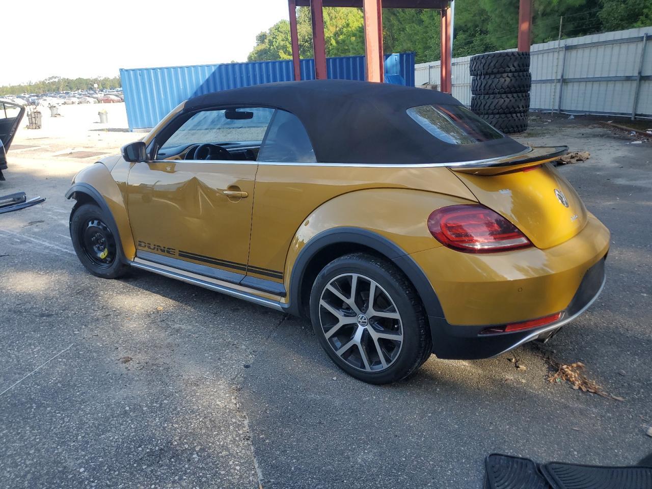 2017 Volkswagen Beetle Dune - Image 2