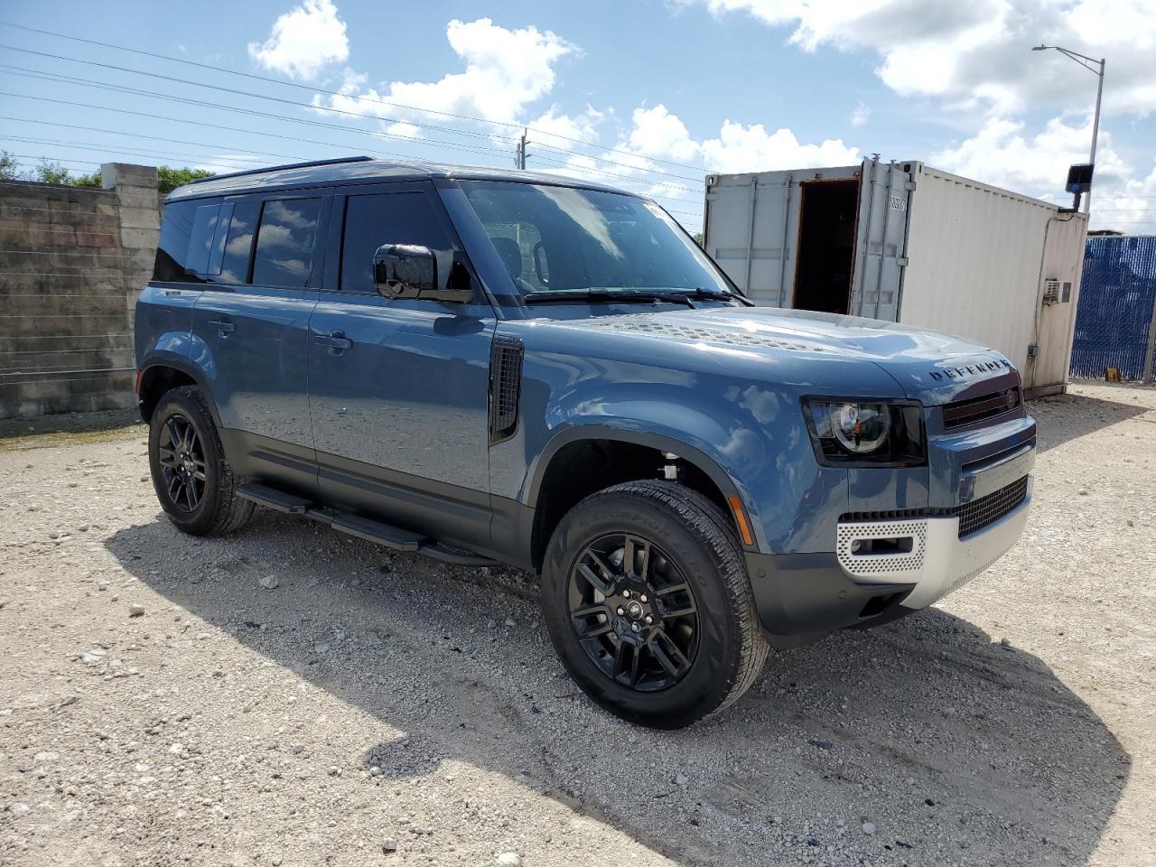 2025 Land Rover Defender 110 S - Фото 4