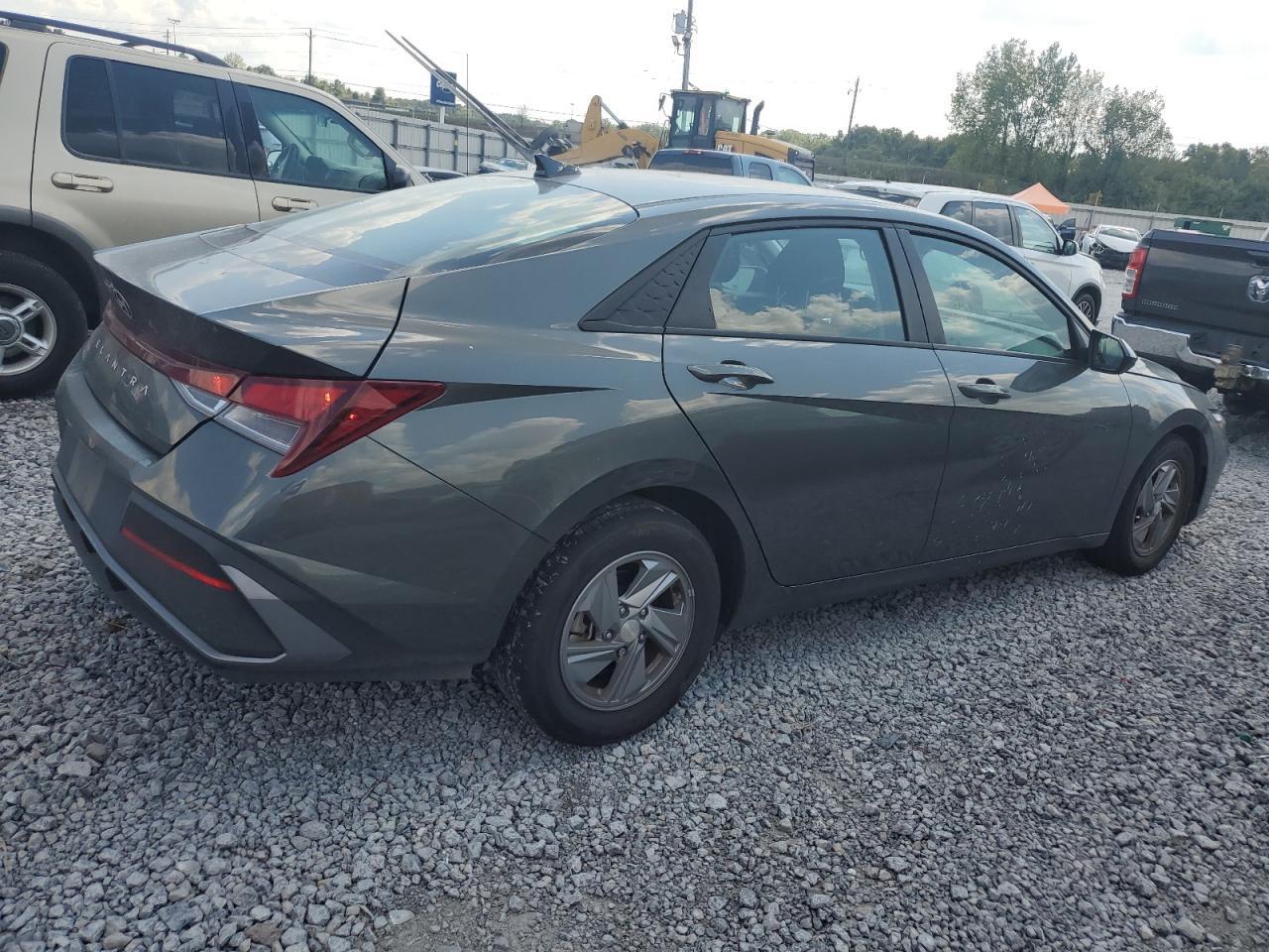 2024 Hyundai Elantra Se - Фото 3