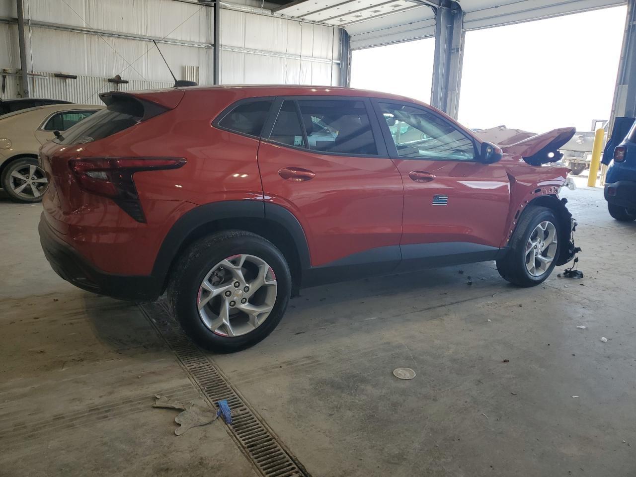 2024 Chevrolet Trax Ls - Фото 3