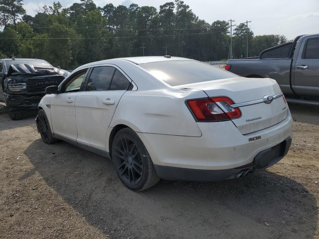 2011 Ford Taurus Limited - Фото 2