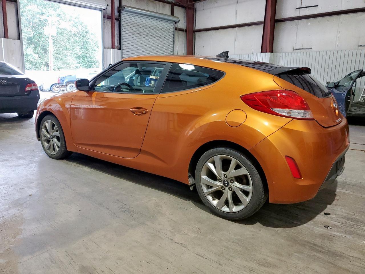 2016 Hyundai Veloster - Фото 2