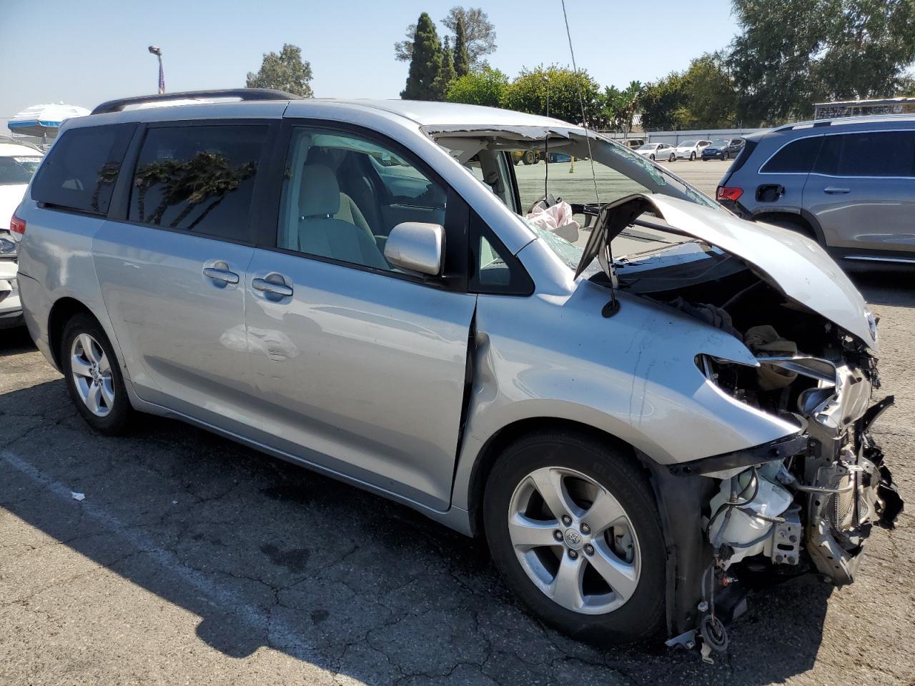 2014 Toyota Sienna Le - Image 4