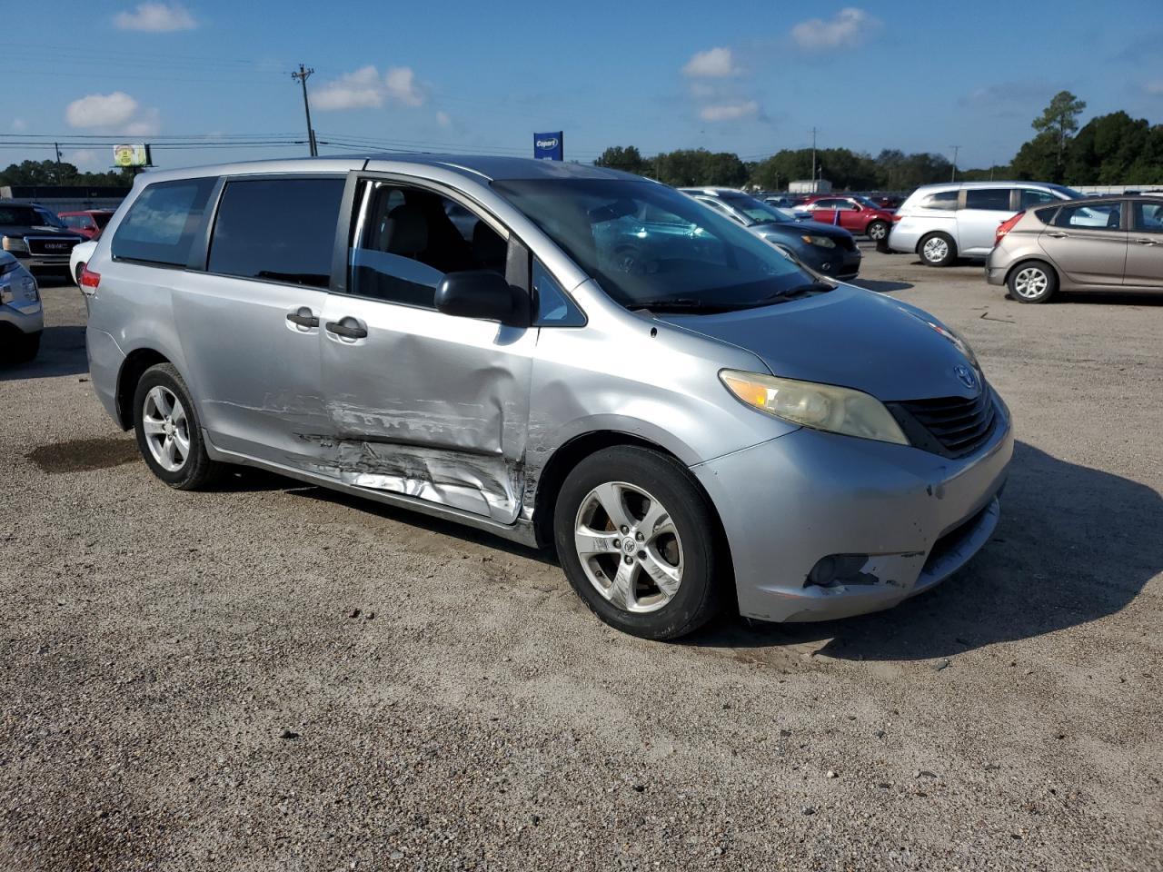 2011 Toyota Sienna - Фото 4