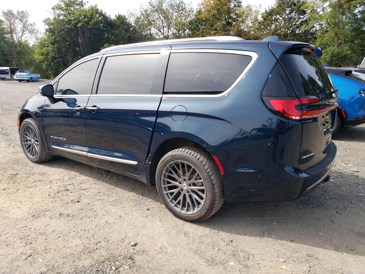 2022 Chrysler Pacifica P - Фото 2